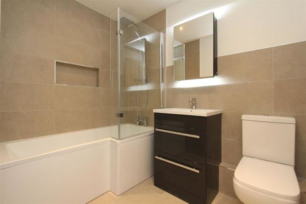 Castleton Court, Far Headingley, LS16 5JE - Photo 1