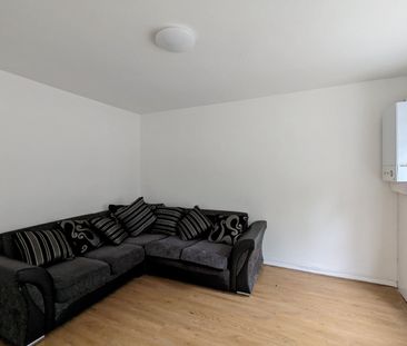 2 Bed Flat, Dorking Court, N17 - Photo 1