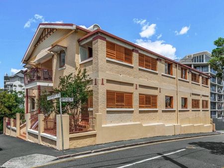 Unfurnished Two Bedroom Unit in Great Location - Photo 2