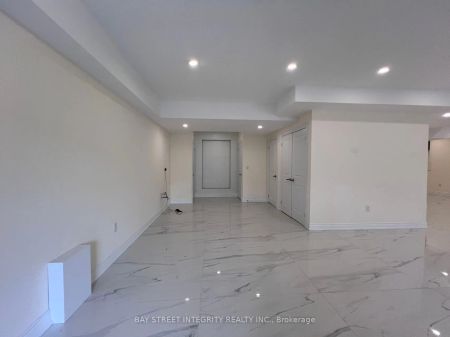 Detached Home For Lease | N9237784 - Photo 4