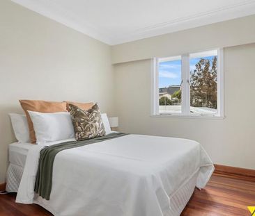 Stylish Family Home in Sought-After New Lynn - Photo 4