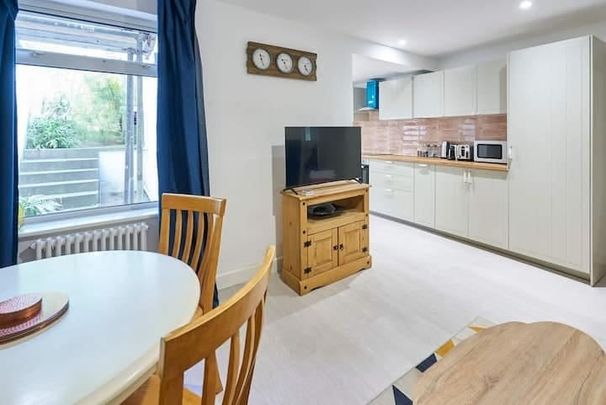 1 Bed Flat, Blatchington Road, BN3 - Photo 1