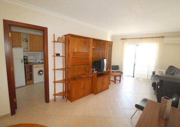 Apartamento T2, para arrendamento anual, próximo da praia em Albufeira, Algarve