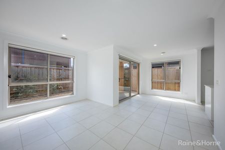 21 Rushmore Way, Bonnie Brook, VIC 3335 - Photo 2