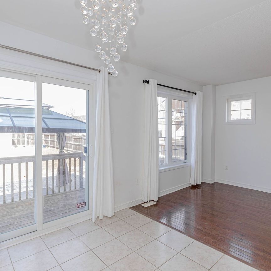 For Lease - 2 Lancaster Court, Barrie, Ontario - Photo 1