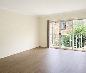Quiet & Spacious 2-Bedroom Full Brick Unit – Walk to Hurstville Sta... - Photo 1