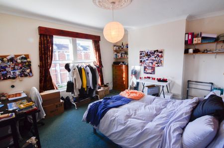 6 Bed Terraced House, Sunningdale, BS8 - Photo 2