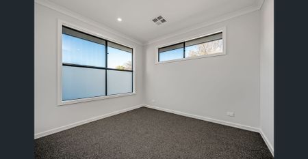 Near New 3 Bedroom 2 Bathroom Townhouse Moments From The Beach! - Photo 3