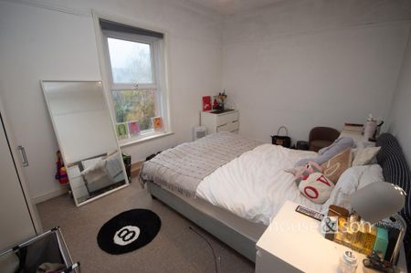 6 bedroom detached house to rent - Photo 4