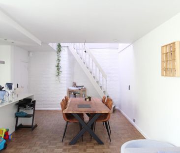 Ruime woning in rustige straat met garage en zonnig terras - Photo 2