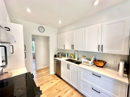 915 Wentworth Ave, North Vancouver - Photo 3