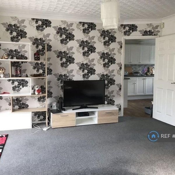 4 bedroom end of terrace house to rent - Photo 1