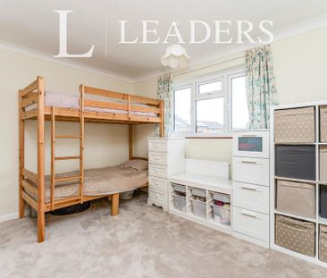 4 bedroom semi-detached house to rent - Photo 5