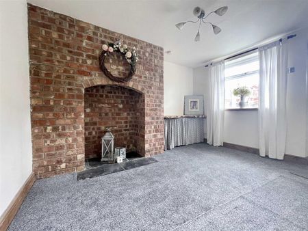 Upper Brook Street, SY11 2TB - Photo 3