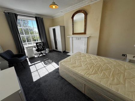 5 bedroom end of terrace house to rent - Photo 2