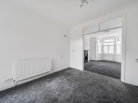 4 Bed Semi-Detached House, Clarendon Road, CR0 - Photo 2