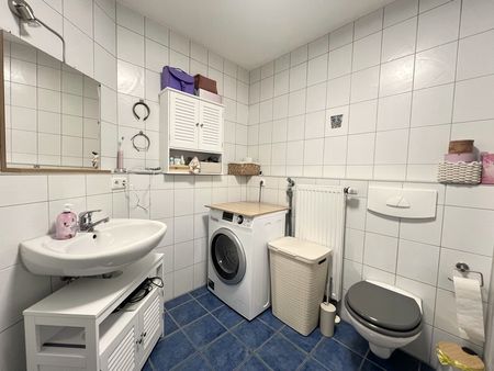 Schöne 2-Zimmer-Wohnung mit Sonnenbalkon & TG-Stellplatz in attraktiver Wohnlage von Lauf zur Miete - Photo 4