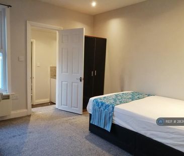 5 bedroom end of terrace house to rent - Photo 3