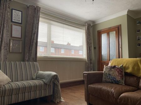 3 bedroom semi-detached house to rent - Photo 4