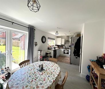 4 bedroom detached house to rent - Photo 6