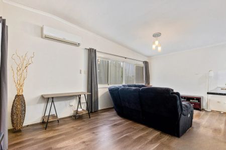 Stylish & Spacious Family Home with Rumpus & Workshop - Photo 2