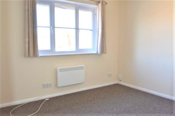 3 bedroom end of terrace house to rent - Photo 1