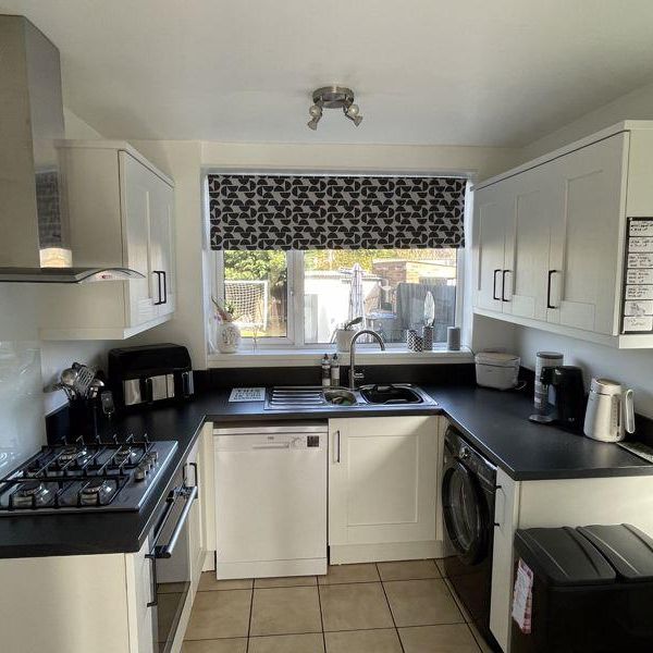 3 bedroom semi-detached house to rent - Photo 1
