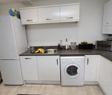 2 bedroom flat to rent - Photo 5