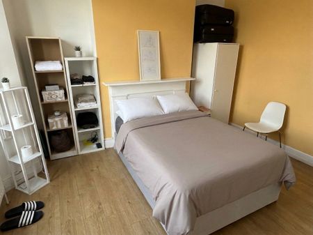 Room in a Shared House, Spacious Double Room In Queen's Park, W9 - Photo 4