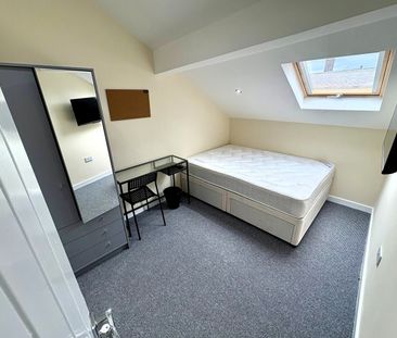 6 Bed End Terrace, Empress Road, L7 - Photo 1