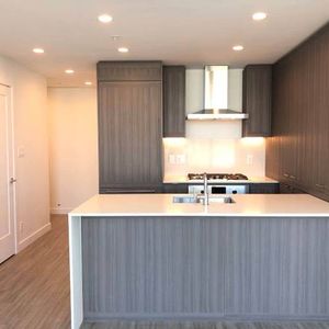 Great Location in Burnaby Brentwood HighRise 2 Bed and 2 bath - Photo 2