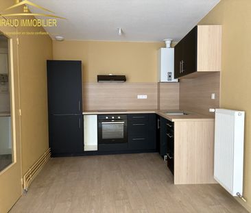 CHARLIEU T3 RENOVE-2ème étage - RUE GRENETTE - Photo 2