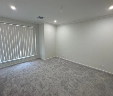 Brand-New Family Home in Riverlea Park - Photo 4
