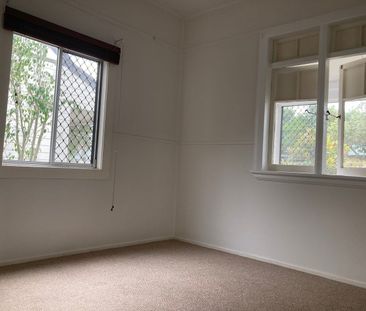 Charming recently renovated home in fantastic location - Photo 1