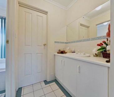 GREAT LOCATION, GREAT HOME! - Photo 6