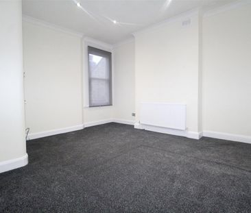 2 Bedroom Flat - Above Shop To Let - Photo 4