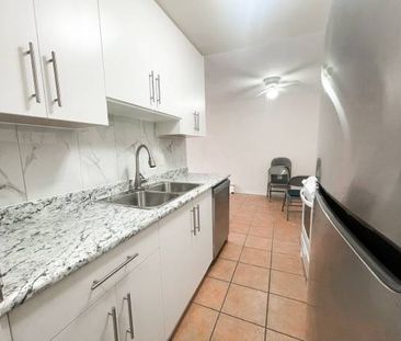 2 Bedroom + 1.5 Bathroom - Fully Renovated unit - Photo 3