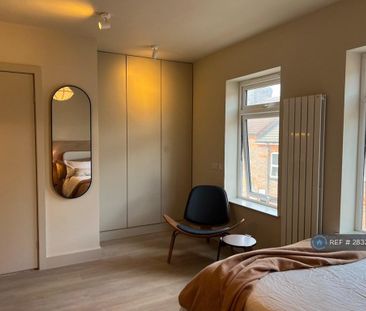 1 bedroom in a house share to rent - Photo 3