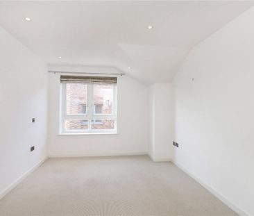 A superb top floor 1 bedroom apartment in the heart of the city cen... - Photo 3