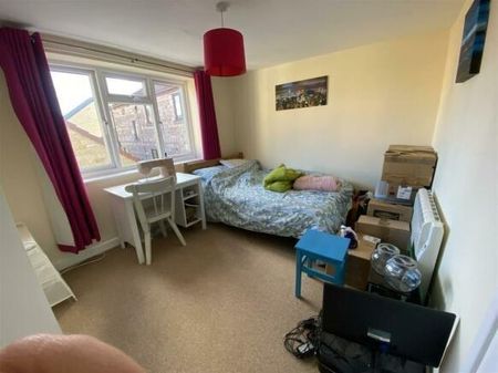 2 bedroom semi-detached house to rent - Photo 3