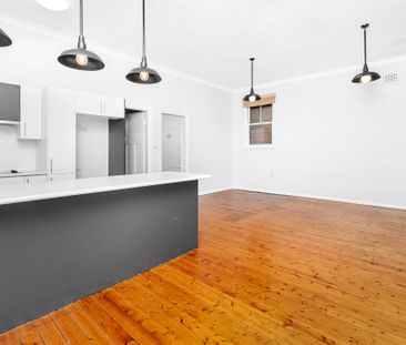 Charming 3-Bedroom Unit in the Heart of Kiama - Photo 1
