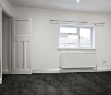 Granville Avenue, Slough, SL2 - Photo 4