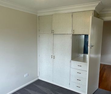 TIDY NORTH-CENTRAL 3 BEDROOM + STUDY HOME - Photo 4