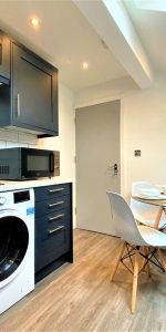 1 bedroom in a flat share to rent - Photo 3