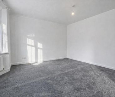 4 bedroom detached house to rent - Photo 4