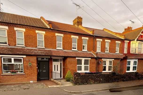 3 bed House South Avenue, SS2 - Photo 1