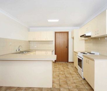 Spacious 3-Bedroom Apartment in Prime Wollongong Location - Photo 6
