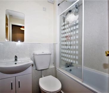 Abenberg Way, Hutton, Brentwood, CM13 - Photo 4