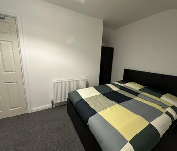 4 bedroom house of multiple occupation to rent - Photo 1