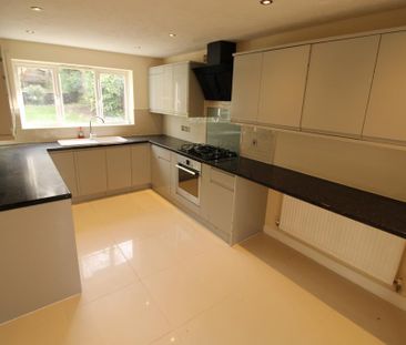 4 bedroom detached house to rent - Photo 5